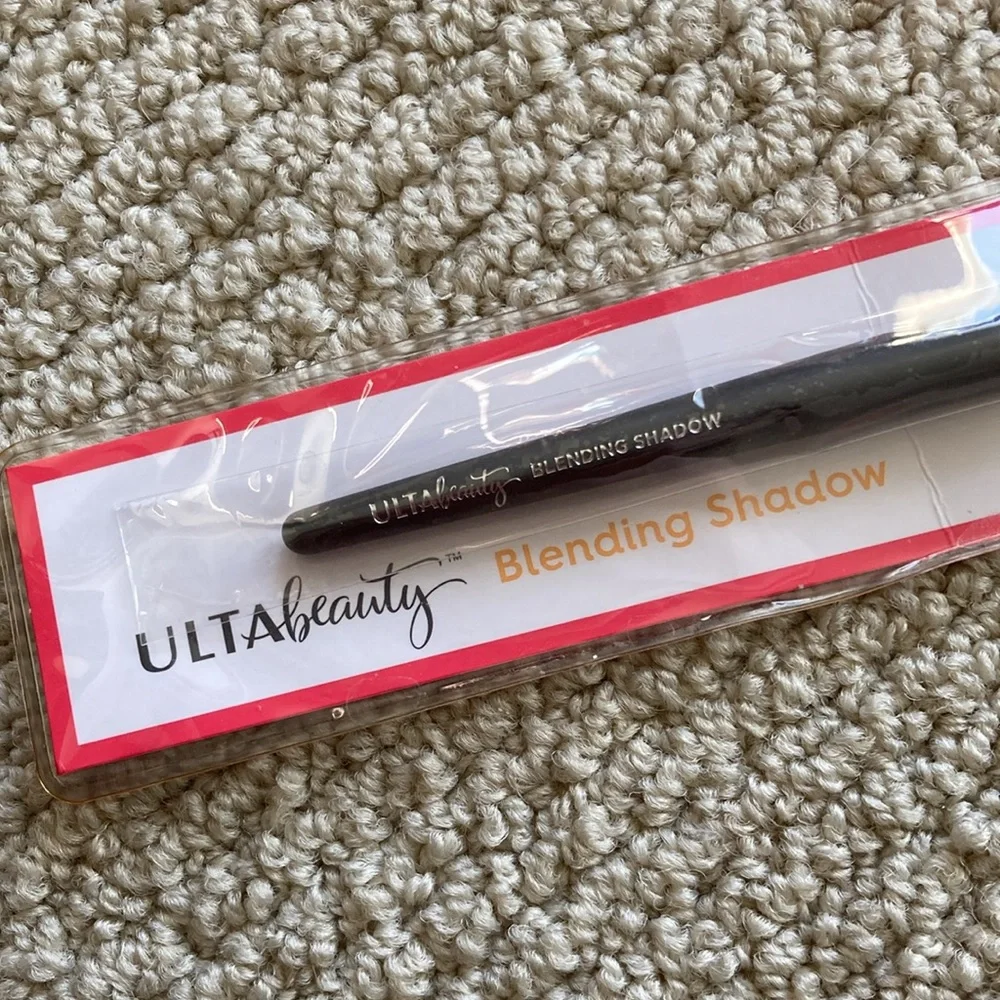 NEW Ulta Beauty Blending Shadow Brush Eyeshadow Tool Small NIB